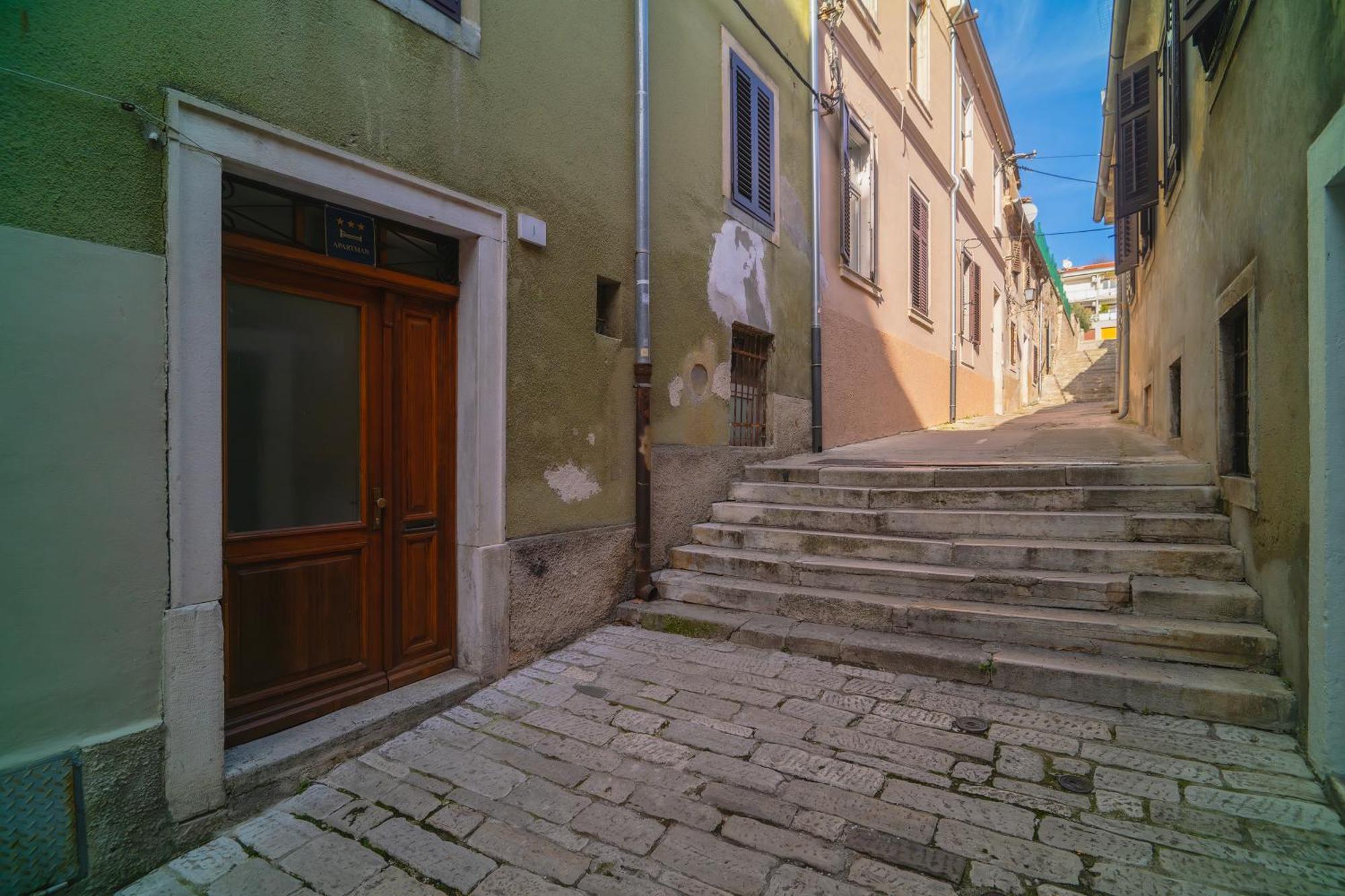 Arta Apartment City Center II - With Private Parking Pula Extérieur photo