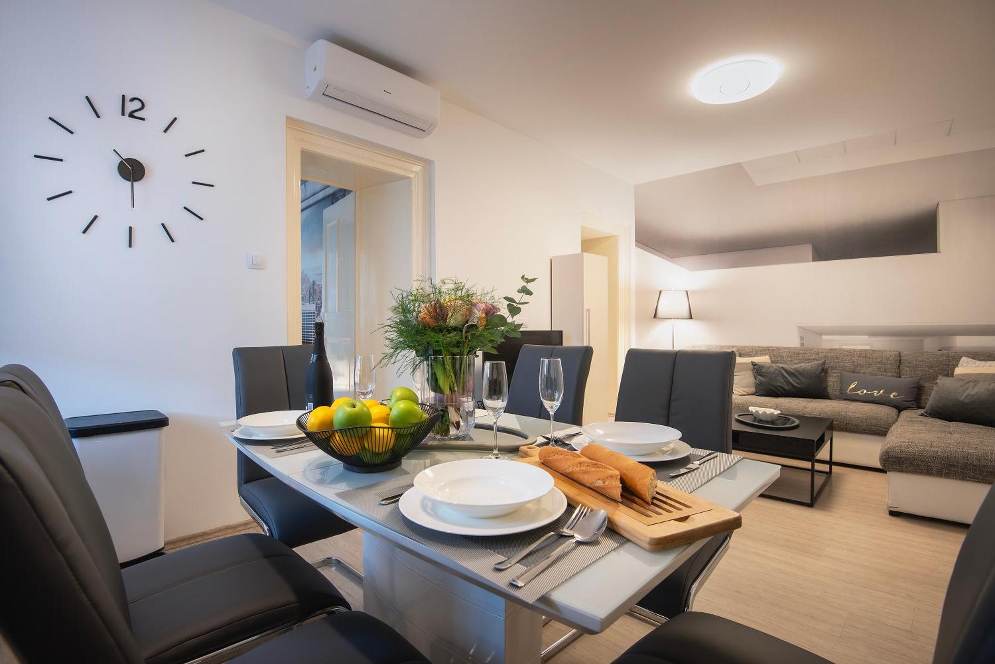 Arta Apartment City Center II - With Private Parking Pula Extérieur photo