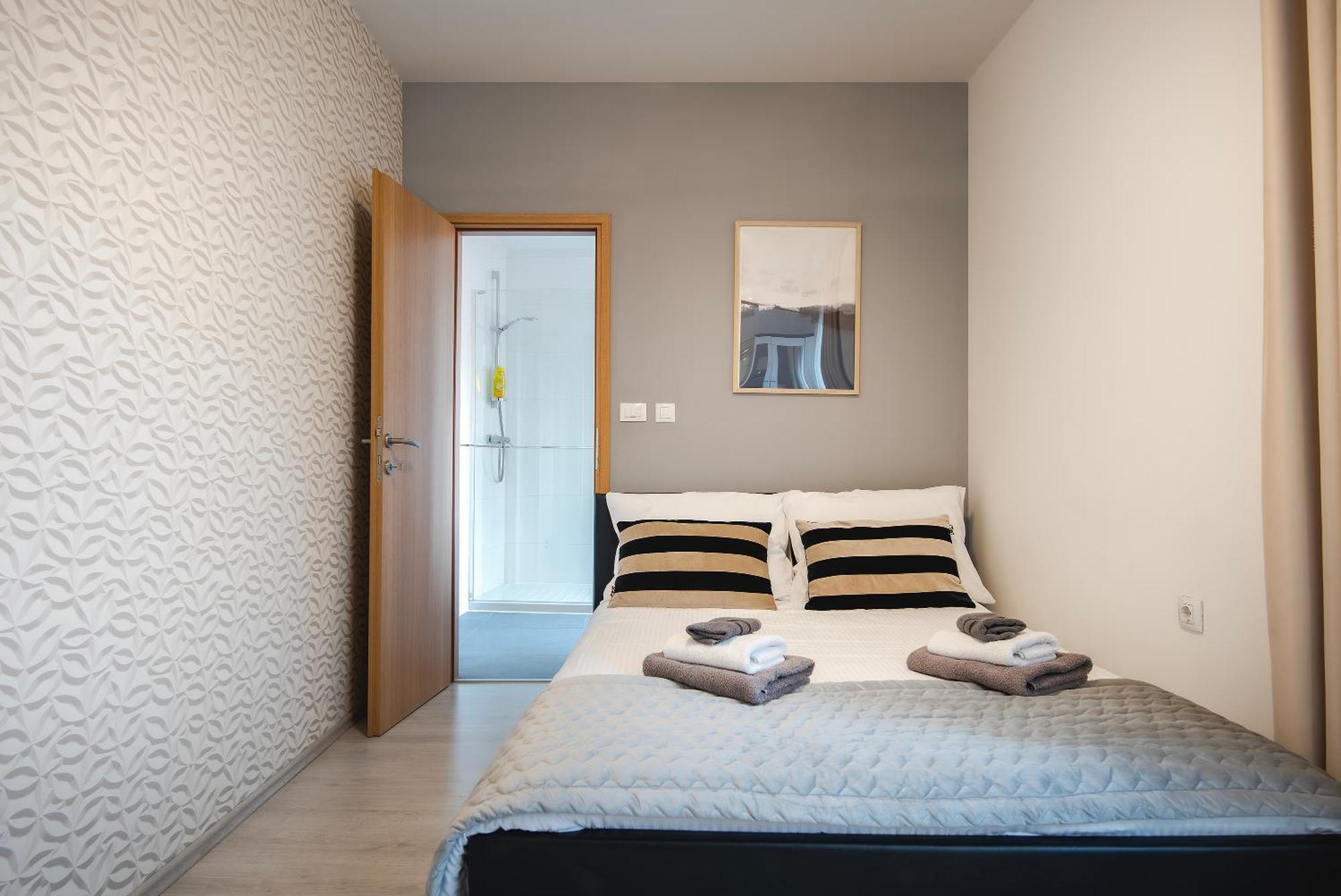 Arta Apartment City Center II - With Private Parking Pula Extérieur photo