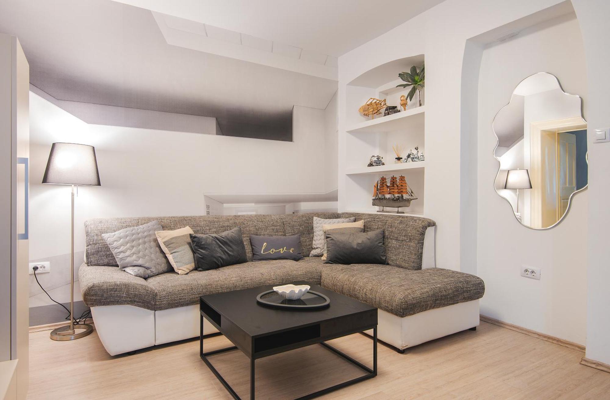 Arta Apartment City Center II - With Private Parking Pula Extérieur photo
